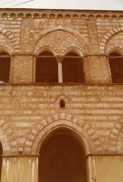 Vorschaubild Murat I. Hüdavendigar Camii, Vorhalle